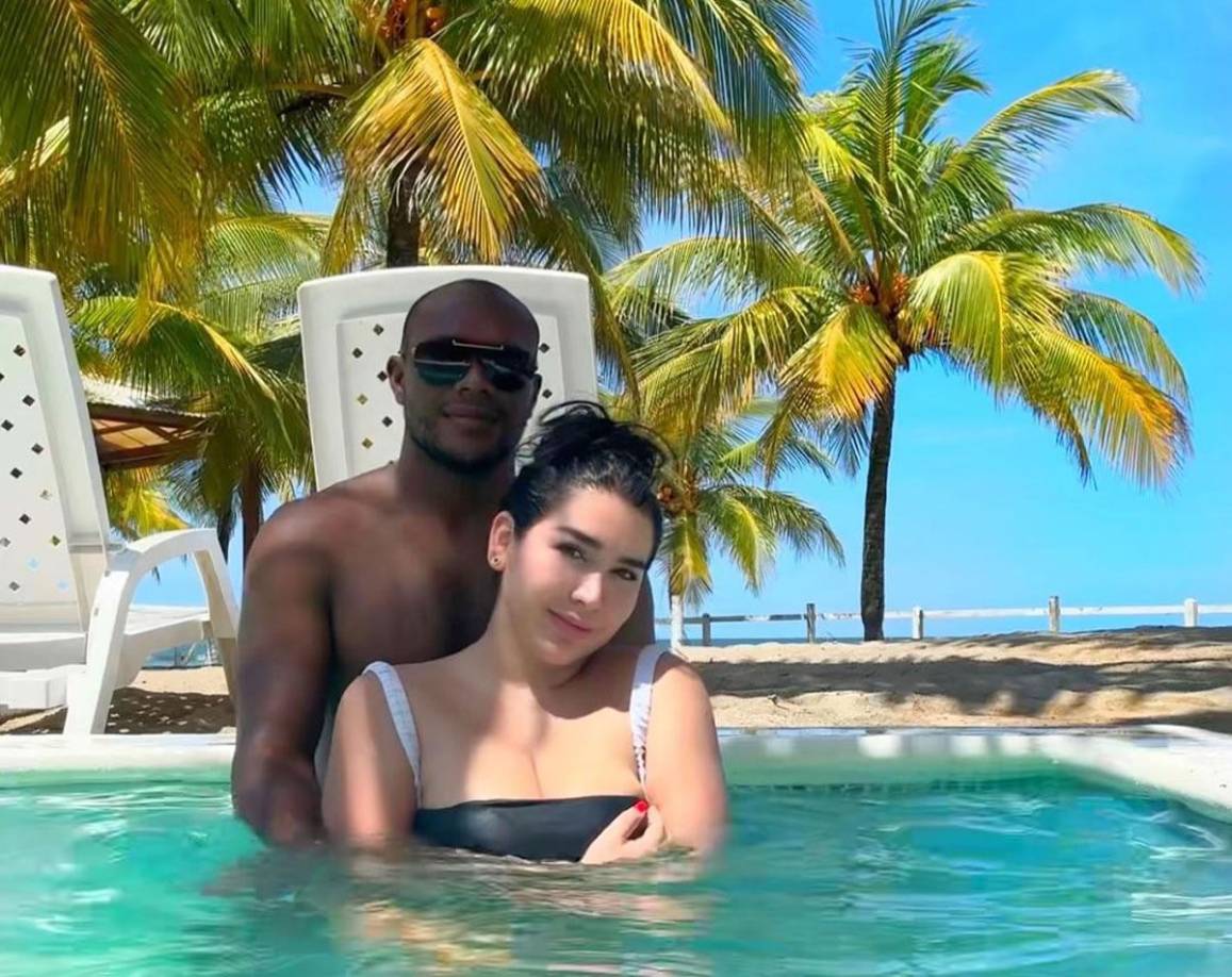 Juan Anangonó aprovechó los días libres por el parón de selecciones para disfrutar con su bella novia, con quien se casará muy pronto.