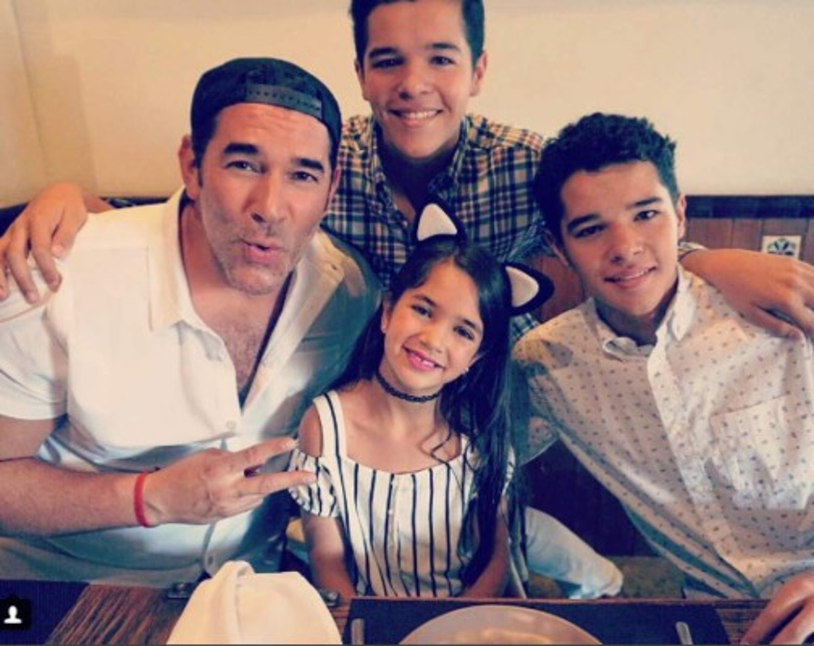 Santamarina tuvo a Roberto y Eduardo hace 16 años durante su matrimonio con Itati Cantoral.