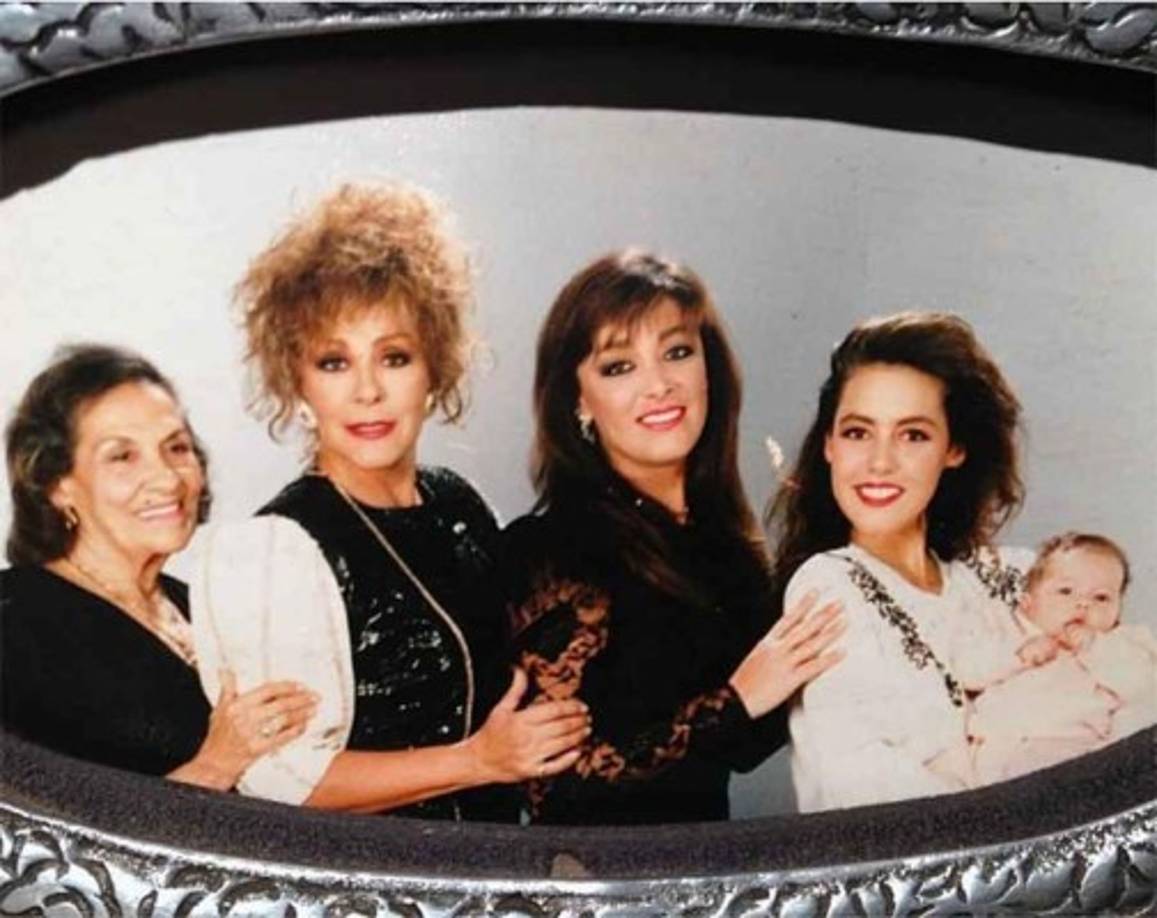 La hija de Luis Miguel nació en una de las familias más famosas del mundo del espectáculo en todo México.