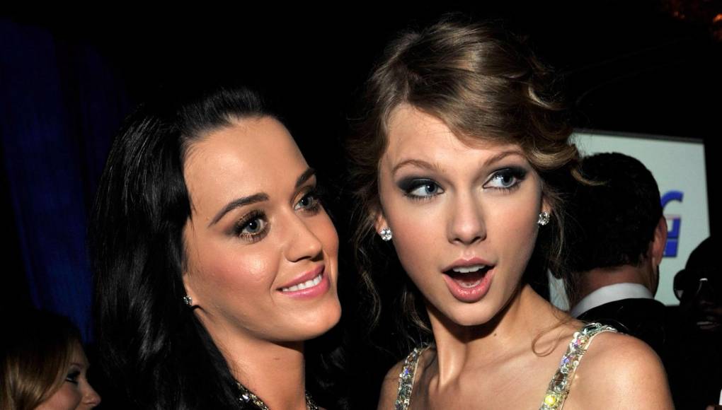 El mismo día que comenzó Taylor su gira de Reputation en Phoenix, Perry le extendió literalmente una rama de olivo al cantante, quien reaccionó por medio de una historia en su cuenta de Instagram:.“Acabo de regresar a mi camerino y encontré esta rama de olivo real. Esto... significa mucho para mí”.Junto con el símbolo de la paz hay una nota escrita a mano (que parece comenzar: “Hola, vieja amiga, )que estaba en un sobre sellado con una pegatina que representa a Katy Perry) . Fue así que ambas pusieron fin a su enemistad.