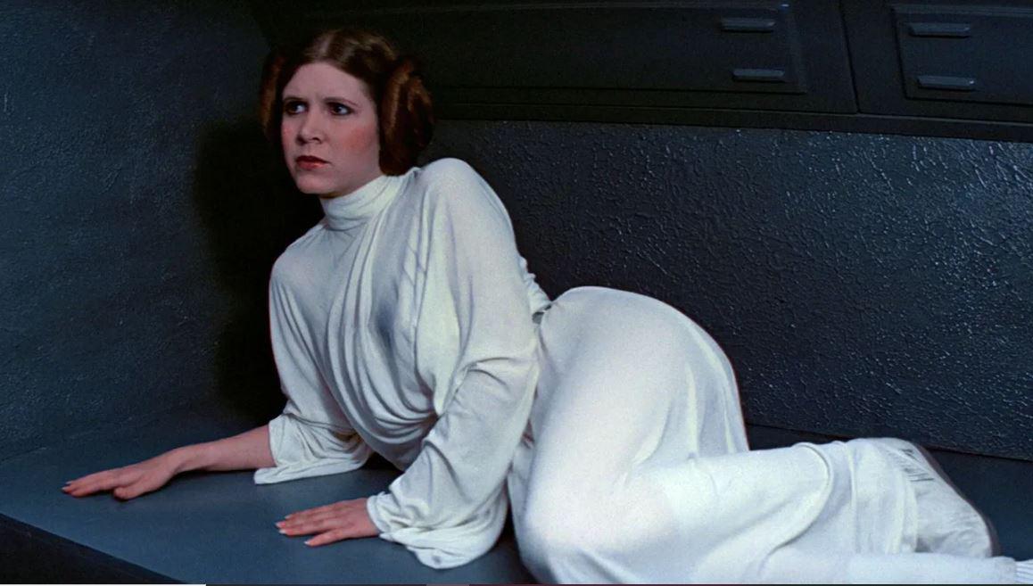 En convenciones de “Star Wars” muchas fans se visten con réplicas del icónico vestido de Carrie Fisher.