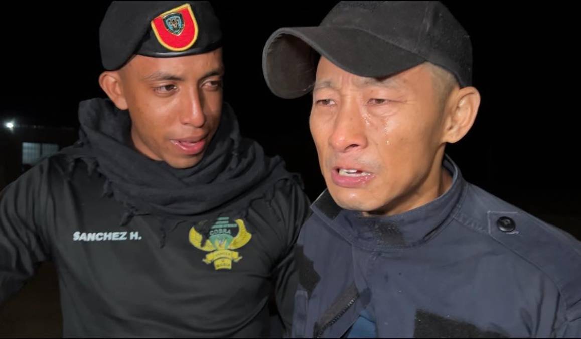 Shin Fujiyama tuvo que ser auxiliado por sus compañeros de las Fuerzas Especiales de Honduras Cobras después de lesionarse.