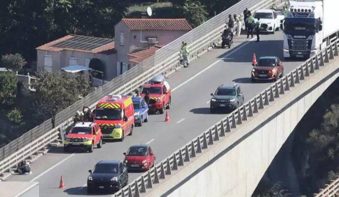 El mediocampista se encontraba en el puente Magnan de la autopista A8 a la altura de la ciudad mediterránea francesa, reportó la edición digital del diario Nice-Matin.