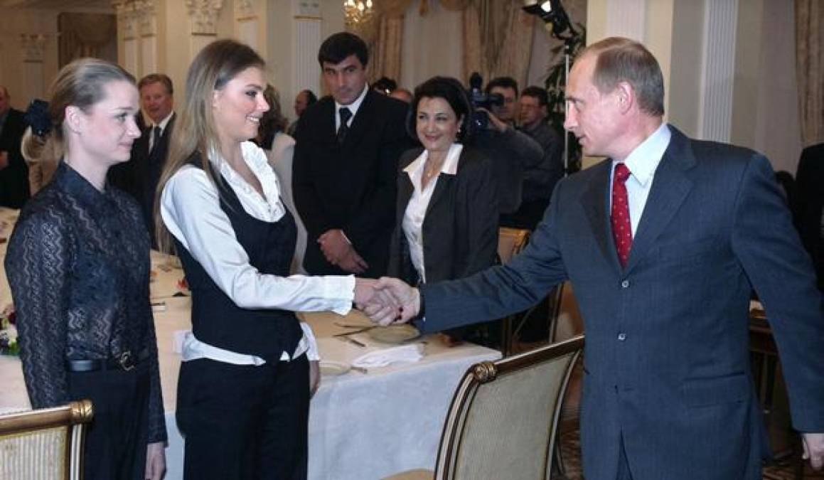 Kabaeva asumió la presidencia del consejo de administración del Grupo Mediático Nacional (NMG), que controla importantes cadenas televisivas, de las cuales posee acciones.