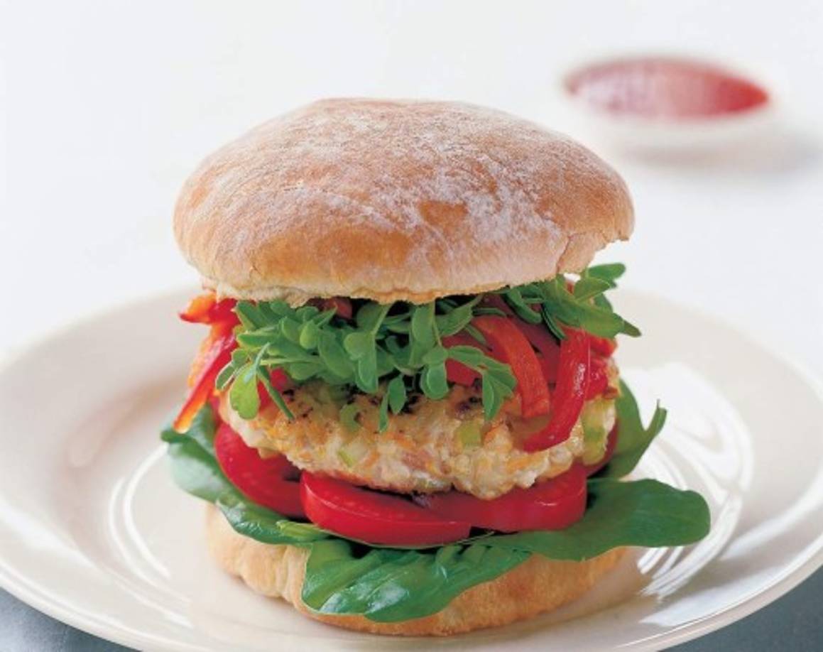 El pollo es otro tipo de carne que la OMS omitió de los alimentos cancerígenos.