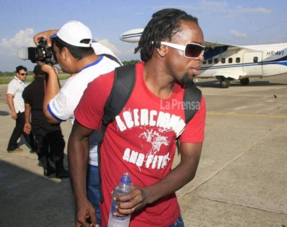 Autoridades forenses de Nueva York y familiares del exfutbolista no han brindado más información sobre su fallecimiento.