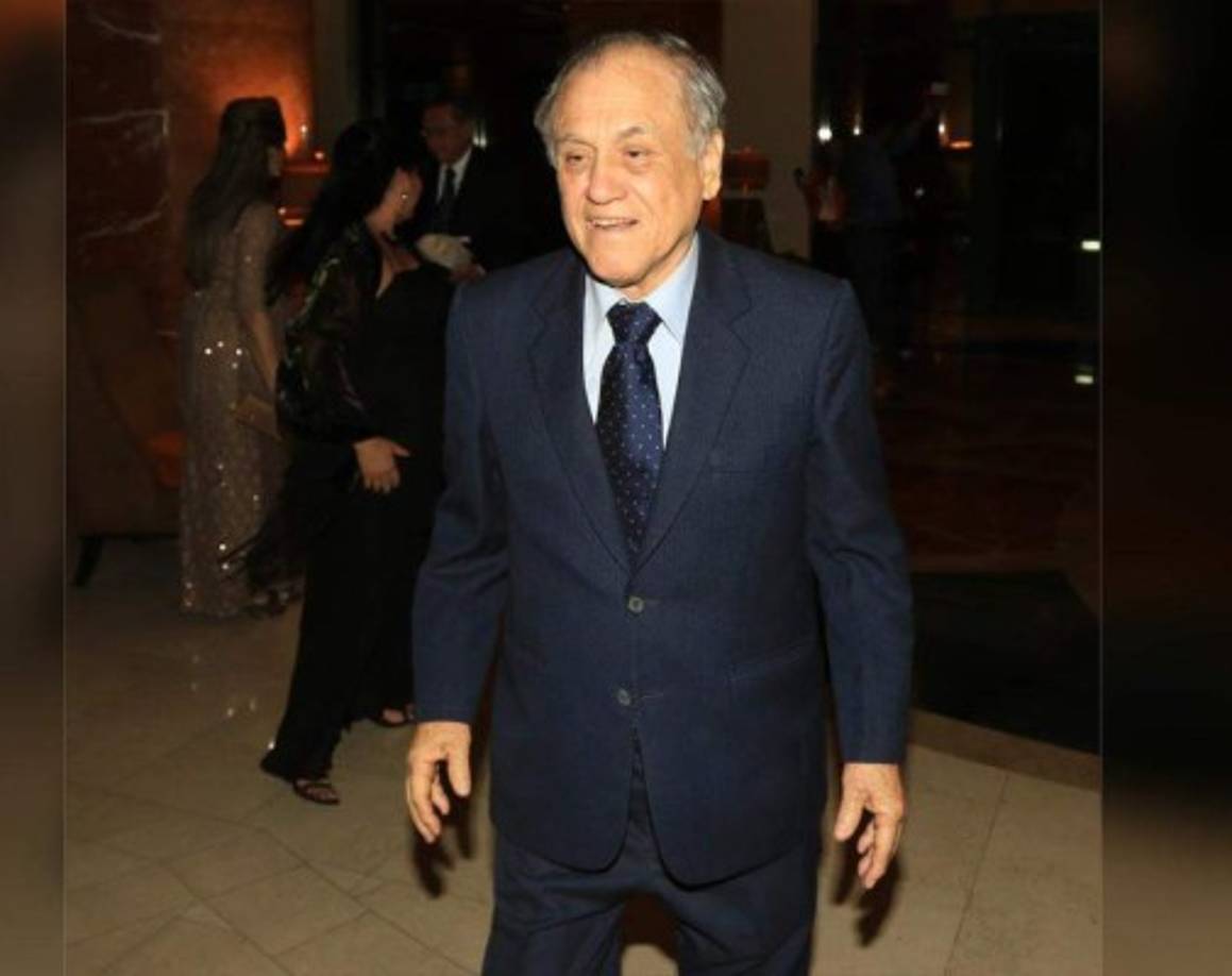 Chelato fue el primer entrenador en llevar a Honduras a una Copa del Mundo, la hazaña la hizo en 1982 al clasificar a la justa mundialista de España.