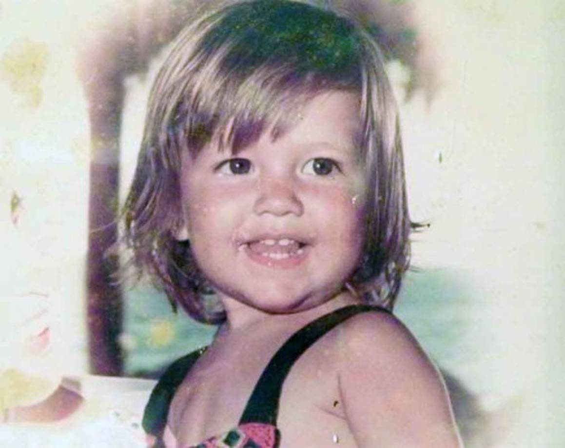 Michelle Salas nació el 13 de junio de 1989, su padre no la reconoció como su hija.