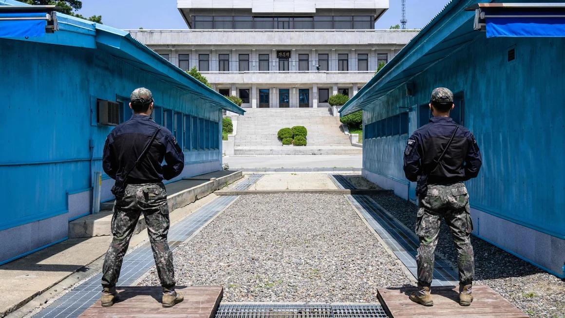 El Ejército surcoreano informó que algunas tropas norcoreanas que trabajan dentro de la DMZ (Zona Desmilitarizada) invadieron la Línea de Demarcación Militar.
