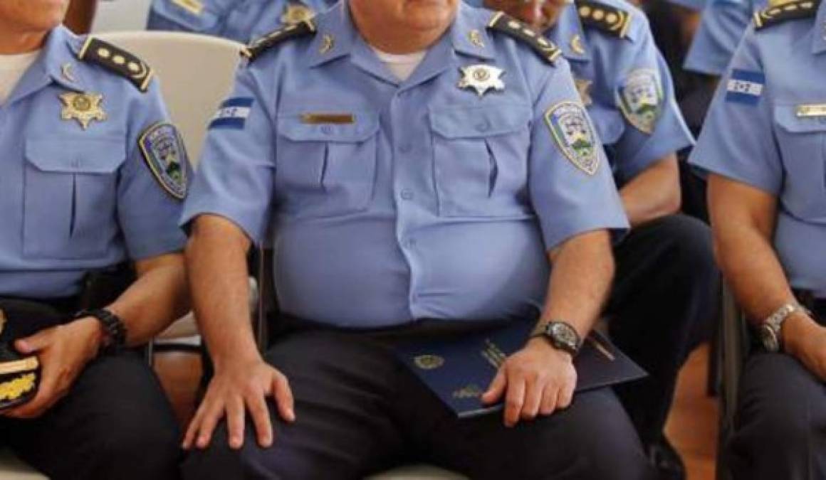 'El personal que repruebe dos pruebas físicas, será causal de baja, tanto oficiales como de la Escala Básica', informó la Dirección General de la Policía Nacional de Honduras, en una circular dirigida a su personal. Los comandantes de las unidades metropolitanas del país tendrán que evaluar a los uniformados, que de no ponerse a tono tendrán que salir de la institución.