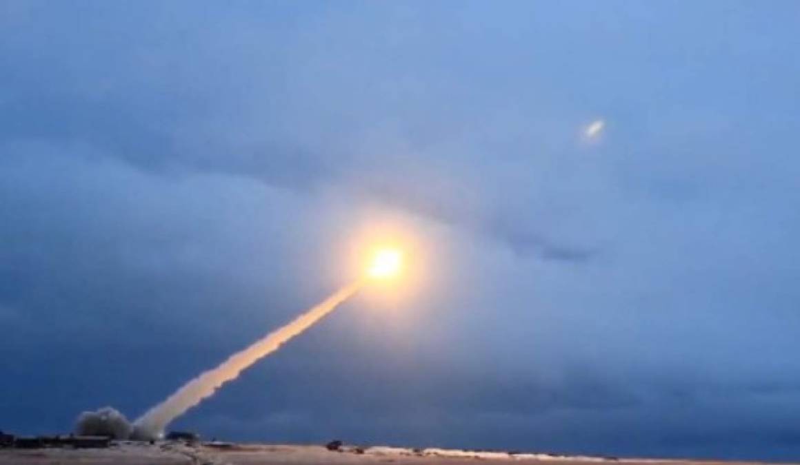La explosión de un misil de crucero de propulsión nuclear dejó siete muertos en Niónoksa, Rusia.
