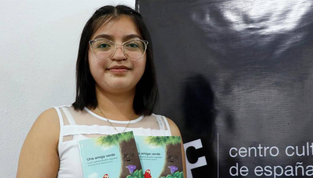 La hondureña Lizzi Bustillo gana Premio Nacional de Narrativa Infantil