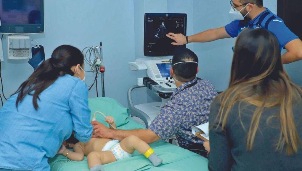 Asisten a niños con complejas operaciones del corazón en SPS