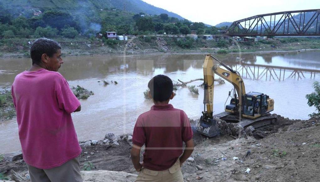 Reconstrucción incluye 14 represas y bordos para el valle de Sula