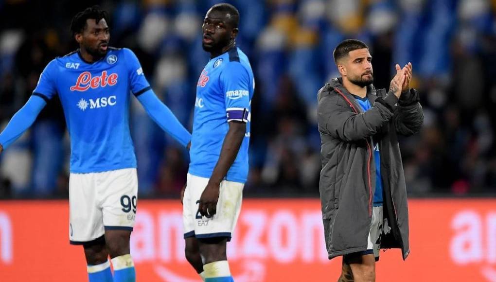 Napoli deja el ‘Scudetto’ en manos del Milan e Inter tras tropezar ante la Roma de Mourinho