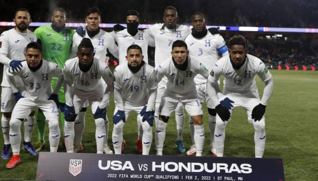 Dos jugadores de Honduras sufrieron por el frío y no pudieron seguir jugando ante Estados Unidos