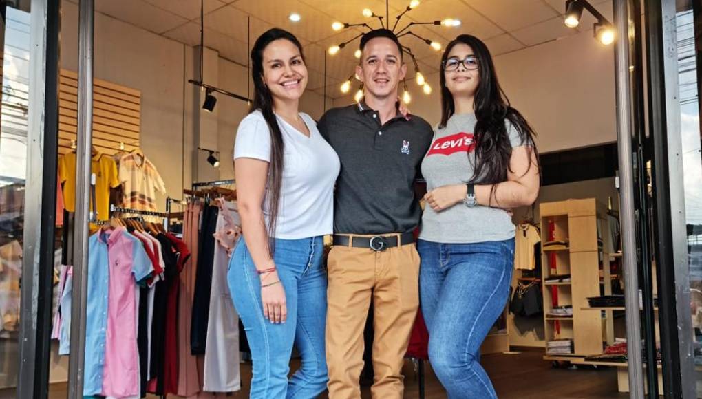 Jóvenes emprenden con tienda de ropa en el centro de San Pedro Sula -  Diario La Prensa