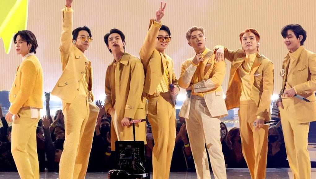Los reyes del K-pop BTS y Bad Bunny triunfan en los premios AMA