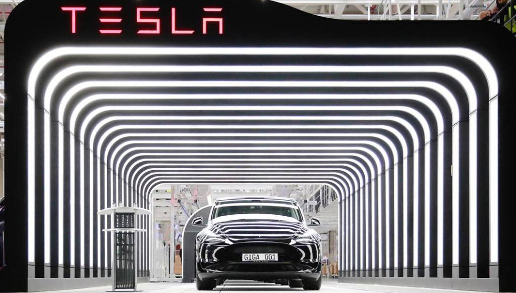 Tesla tendrá que reparar más de 100 mil vehículos por un problema en sus pantallas