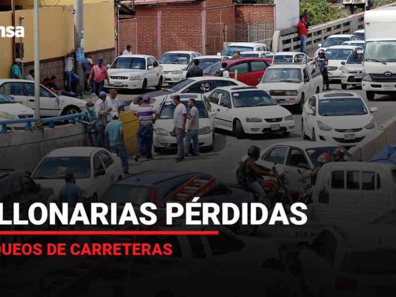 En diferentes partes del país, la falta de buses y taxis ocasionó que los usuarios del servicio caminaran largas distancias.