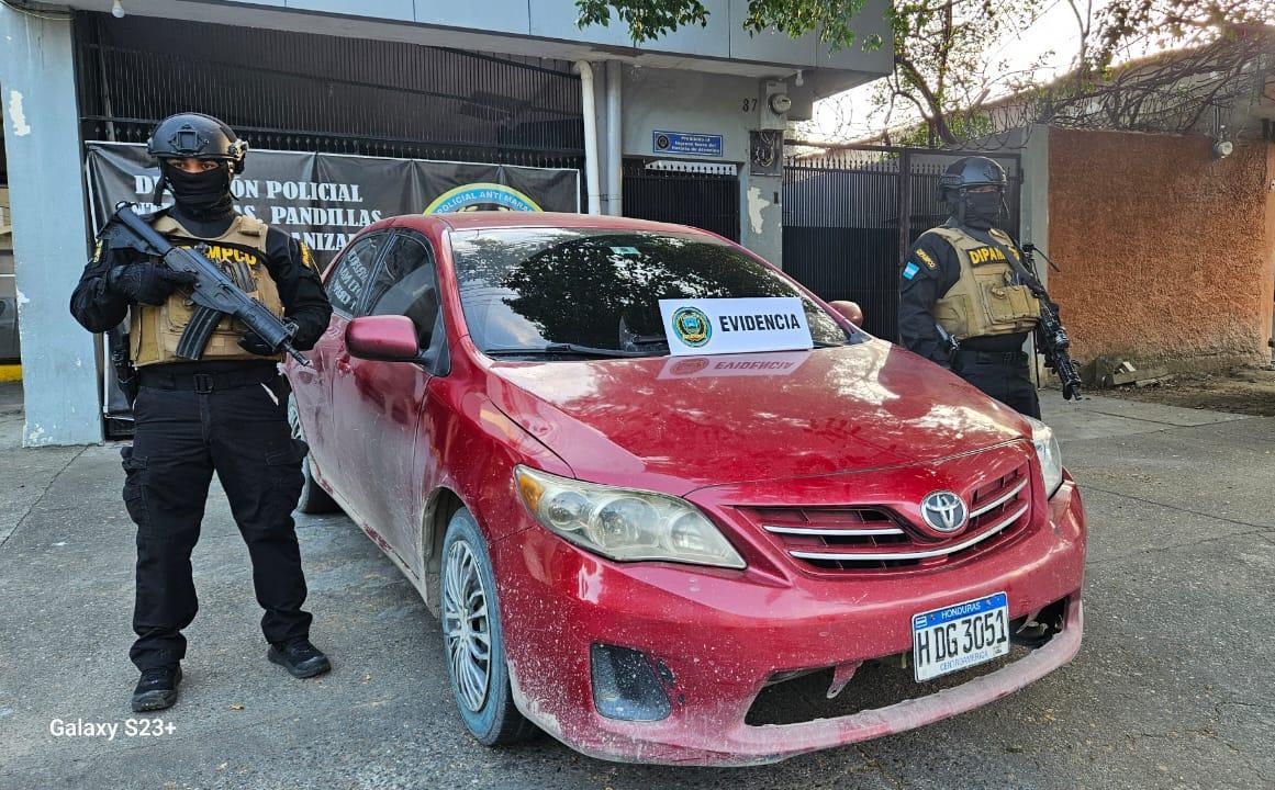 Vehículo decomisado a los presuntos pandilleros.