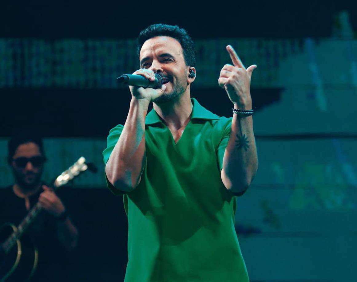 El puertorriqueño dice estar “listo para afrontar los nuevos retos” de 2025, cuando culmina la intensa gira de sus 25 años en la música (el 15 de marzo en Puerto Rico, “donde todo comenzó”), y revela que trabajará en su próximo disco y otros proyectos paralelos a la música, “que es algo que siempre me ha gustado”. EFE