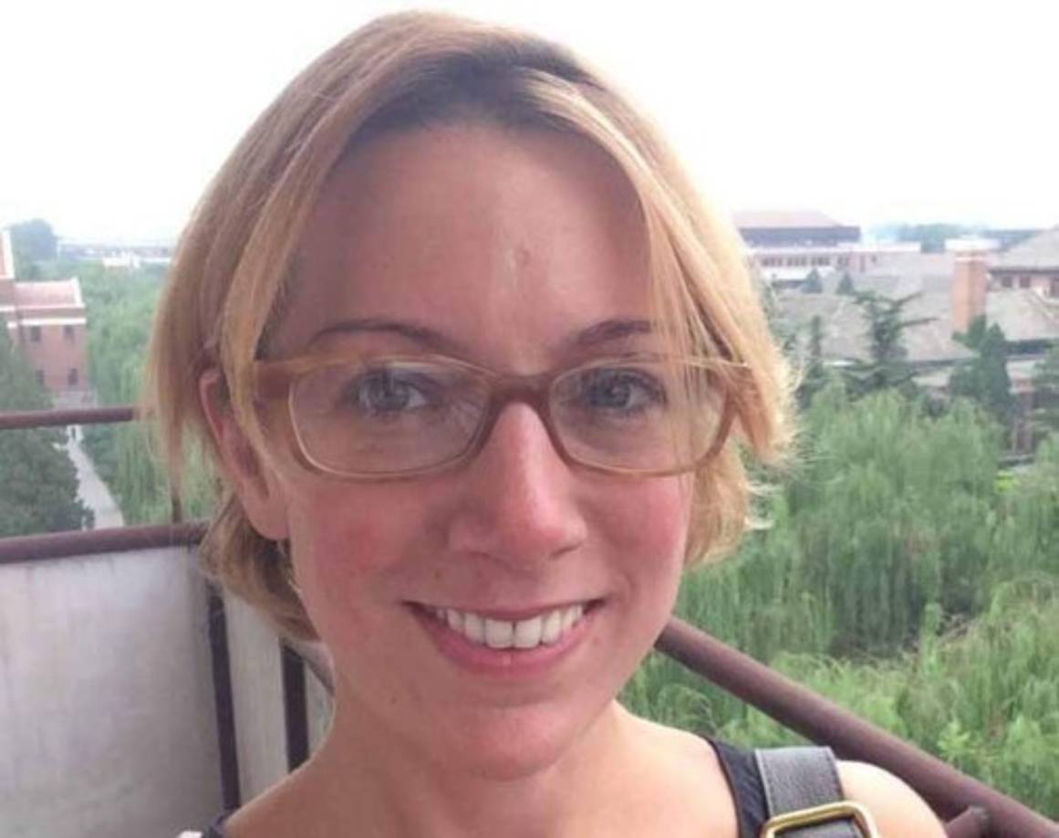 Sonmez tuiteó unas horas después que había recibido “amenazas de abuso sexual y muerte de 10.000 personas, literalmente” y comentó que ” “cualquier figura pública vale la pena recordar en su totalidad”, pero sus tuits fueron eliminados más tarde por las órdenes de sus superiores en el Post.