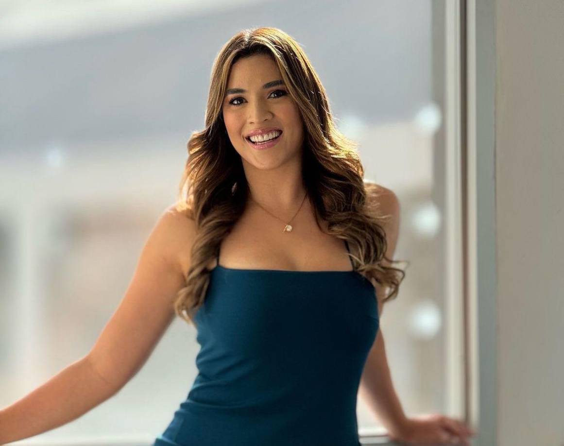 Lanza es presentadora del noticiero matutino de HCH Televisión Digital, en cuya televisora ha forjado su trayectoria profesional como periodista. 