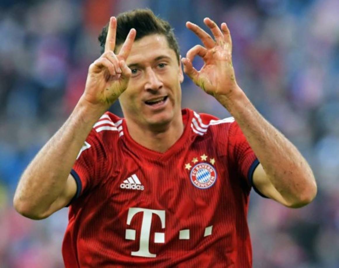 Robert Lewandowski: Sorpresa, según desvela hoy el diario británico 'Sunday Mirror', el Chelsea se ha reunido con el agente del delantero polaco que brilla en el Bayern Múnich. El ariete sería el reemplazo de Eden Hazard, quien se marcharía al Real Madrid.