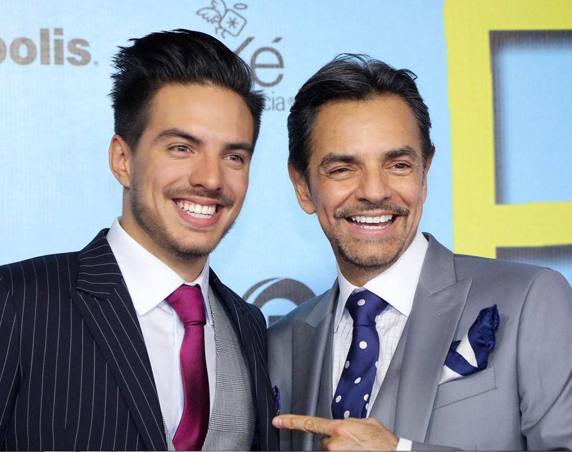 Si bien el actor mexicano Eugenio Derbez ya ha dado una explicación sobre el incidente que lo mantiene en reposo desde hace unos días, las especulaciones en torno a un supuesto altercado con su hijo, el también actor Vadhir Derbez, ha generado una ola de ataques en contra del protagonista de ‘Exorcismo en el séptimo día’, por supuestamente generar las fracturas por las que el productor llegó al quirófano.