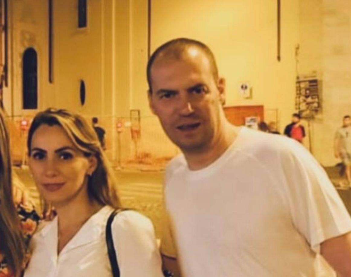 La esposa de André Marín se llama Paty Arreola y estudió Derecho. Ella y el periodista se conocieron en una fiesta de la conductora Gloria Pérez Jacome, tras ese encuentro surgió el amor entre ellos y tras un año y medio de conocerse decidieron casarse y formar una familia.