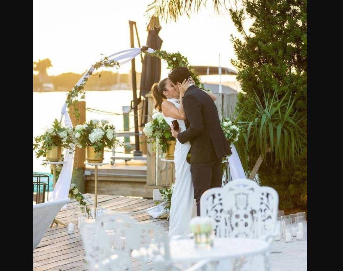 “Quién diría que la decisión más importante de mi vida, sería la más fácil...”, escribió la periodista hondureña junto a varias imágenes de la pedida de mano. 