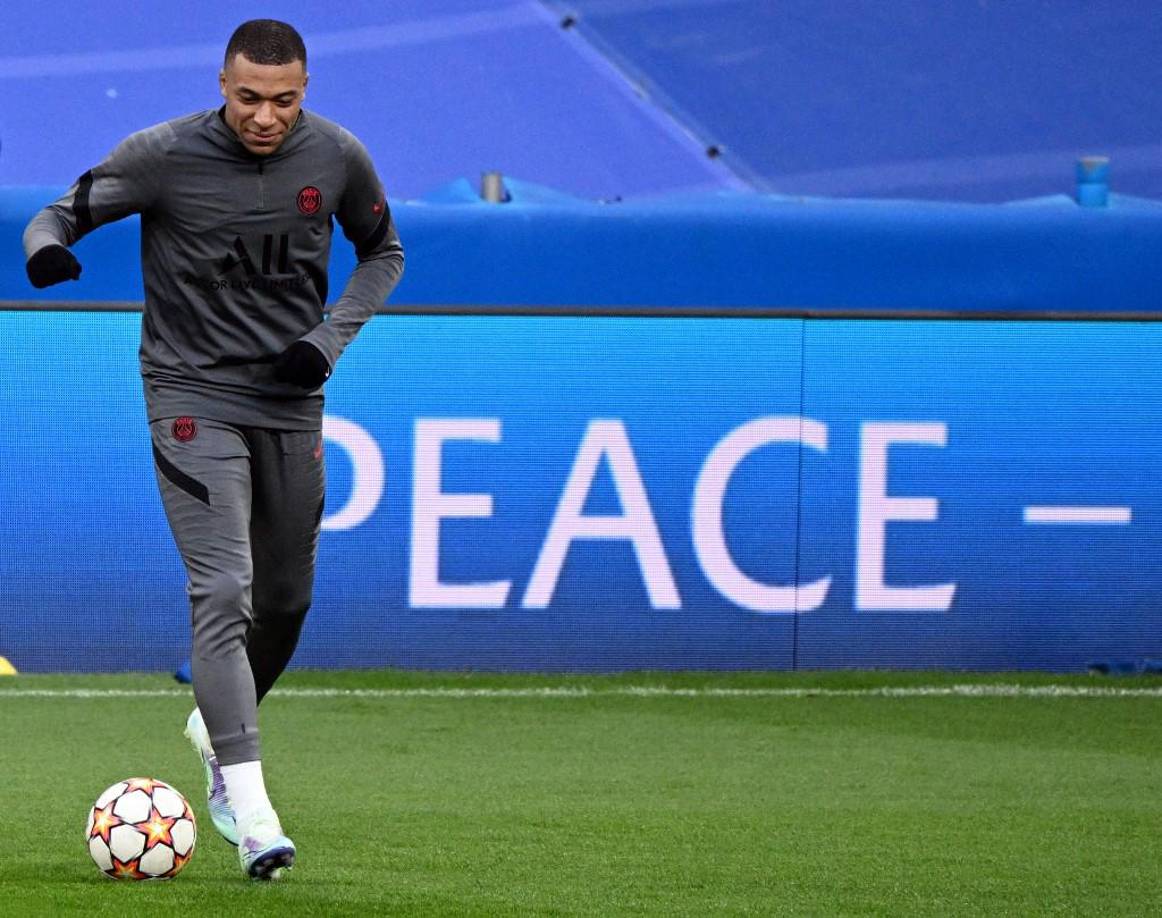 Kylian Mbappé: El francés sufrió un golpe en el entrenamiento del lunes y se puso en duda su participación. Sin embargo, todo apunta a que estará en el 11 titular del PSG.