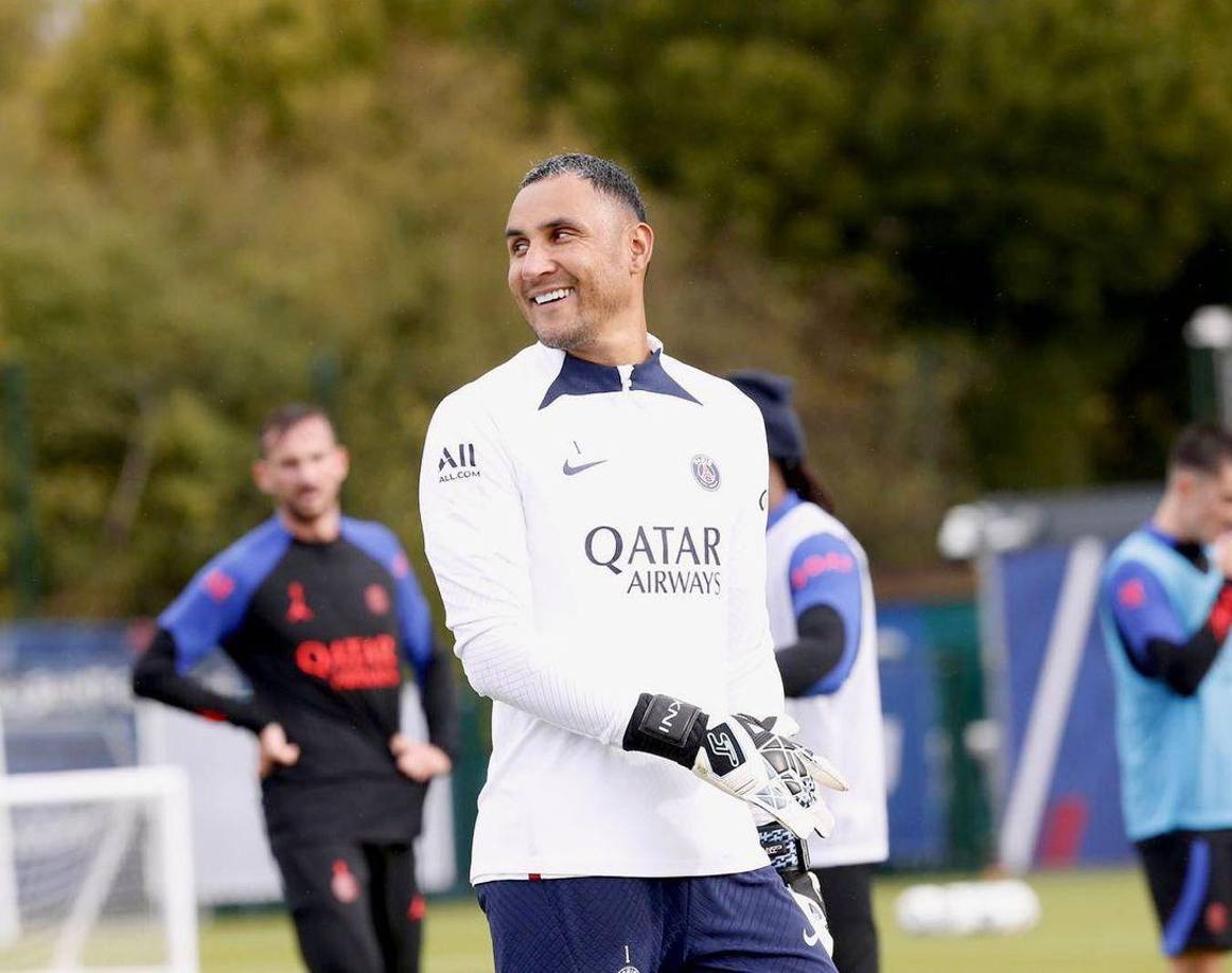 Asimismo Marca sitúa a Keylor Navas como posible fichaje del Real Madrid tras la lesión del bega . Hay otros nombres, pero el tico es uno de los favoritos y seguro al portero le gustaría volver. 