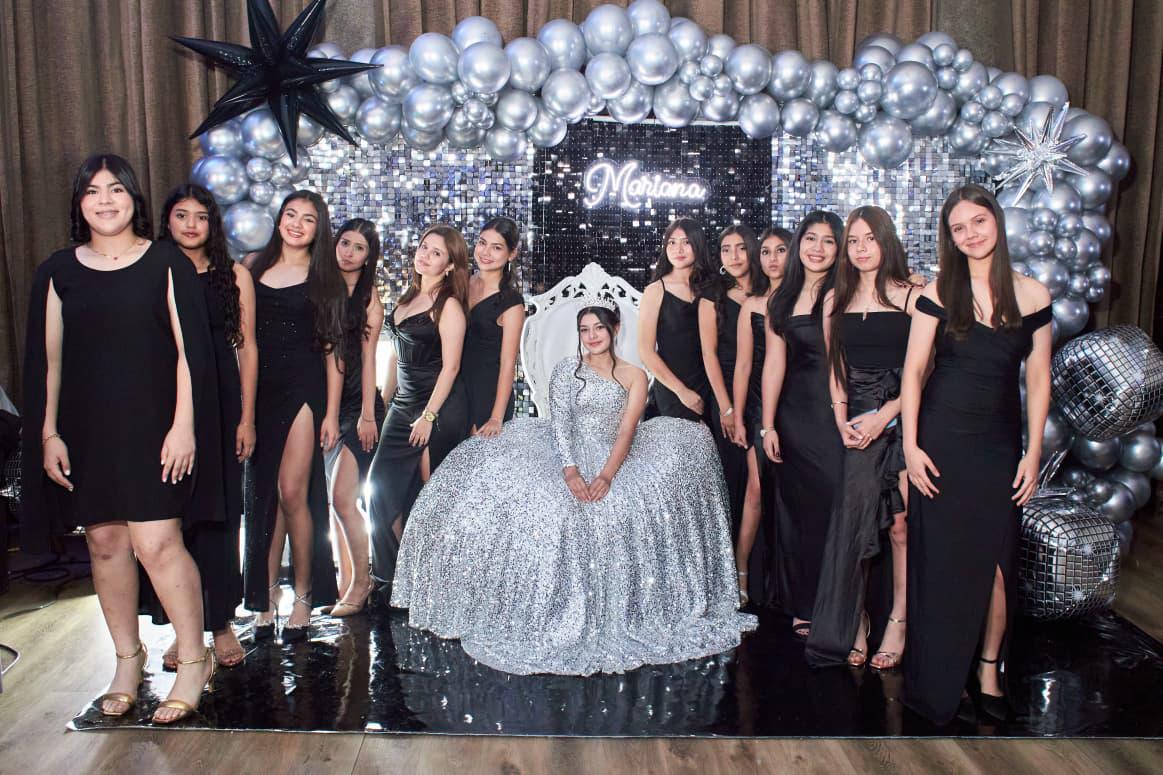 Mariana Lara festeja sus quince años con inolvidable fiesta con temática disco