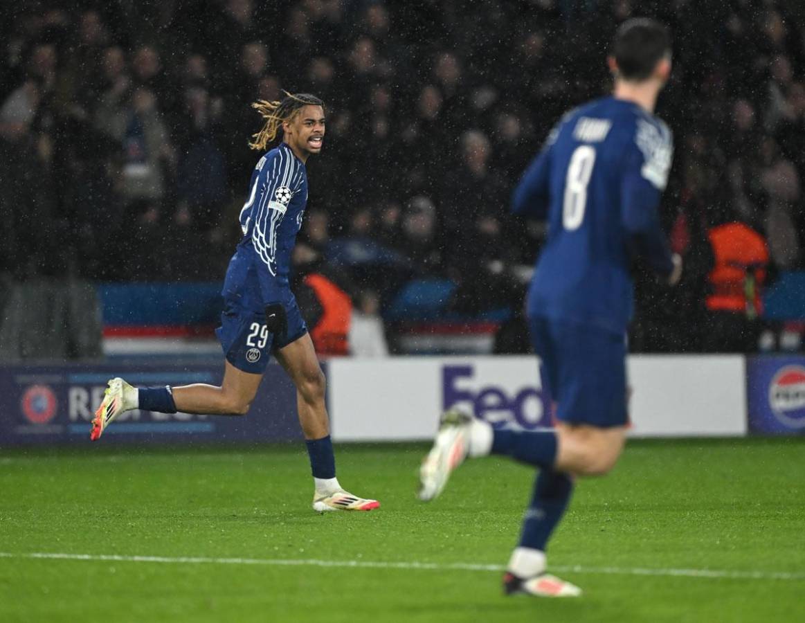 Bradley Barcola anotó el descuento del PSG.