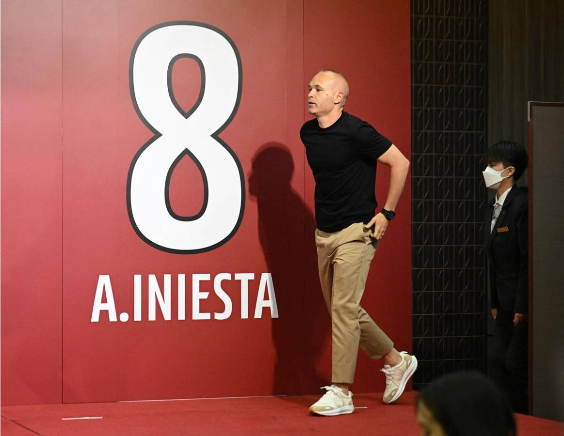 Andrés Iniesta llegando a la conferencia de prensa en la que anunció su adiós al Vissel Kobe.