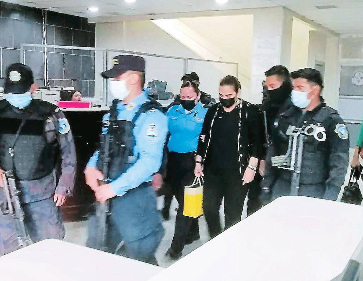 Rosa Elena Bonilla se somete a exámenes físicos y psiquiátricos