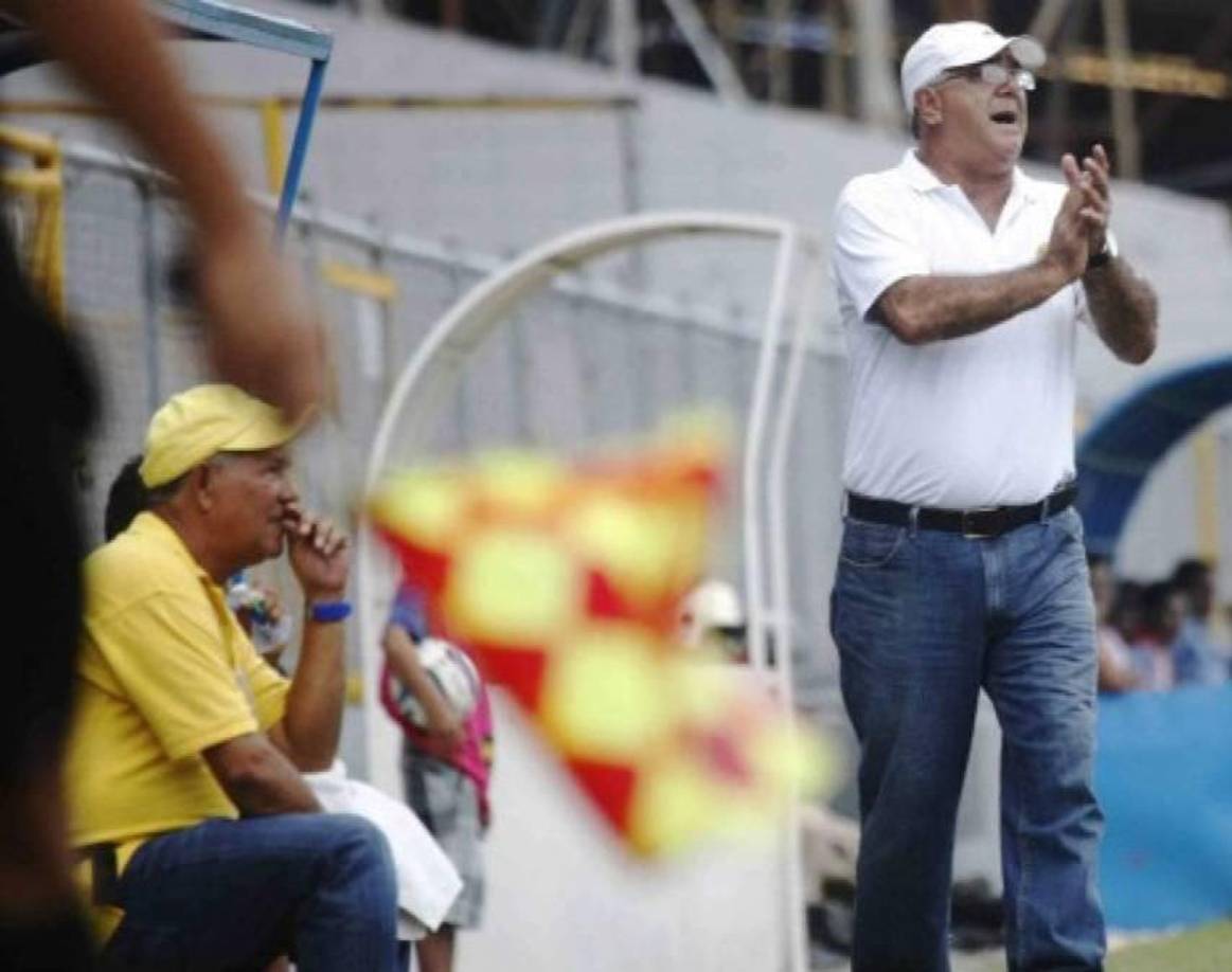 El debut de Vicente Daniel Viera en la Liga Nacional fue el 25 de marzo de 1987 en San Pedro Sula. Olimpia, que era dirigido por Juan Quarterone, perdió 1-0 contra Real España. 