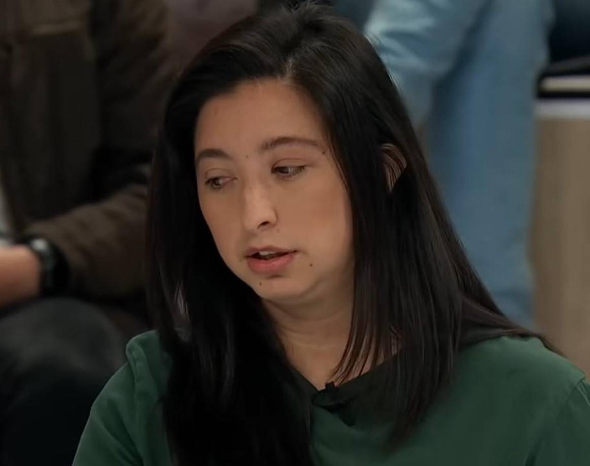 ”En 2021 o 2022 fui a la casa de él y sorpresa, vi un muñeco, me asusté, me puse nerviosa, le dije que eso no era correcto, no era de una persona normal.