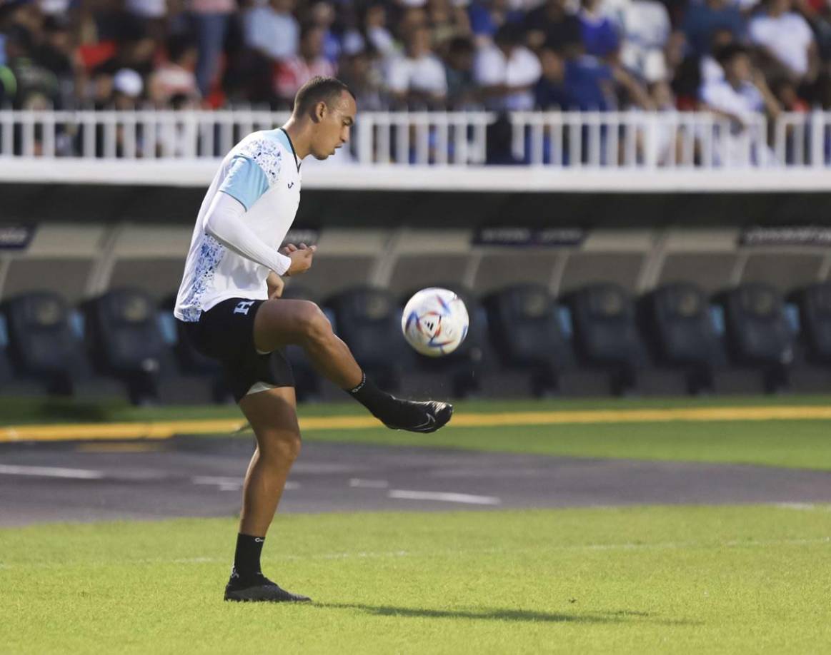 SUPLENTES: Devron García es una de las opciones que tendrá Reinaldo Rueda para la zona defensiva. Su convocatoria fue criticada por los aficionados.