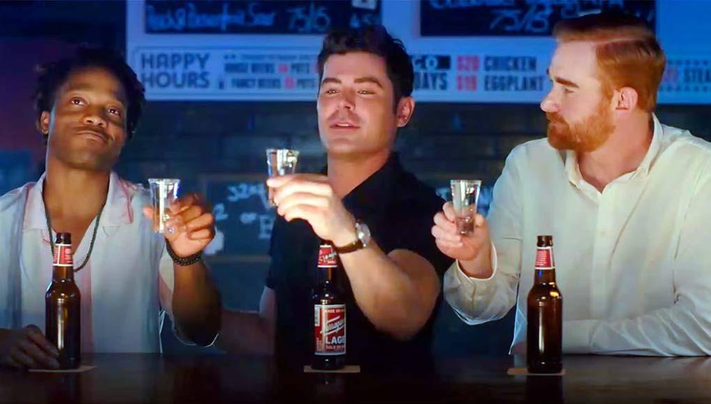 Después de años de crearle la vida perfecta a Stanicky, el trío de amigos ya adultos se ve en aprietos cuando sus esposas y familiares les exigen conocer al popular, altruista, guapo e inteligente amigo misterioso.