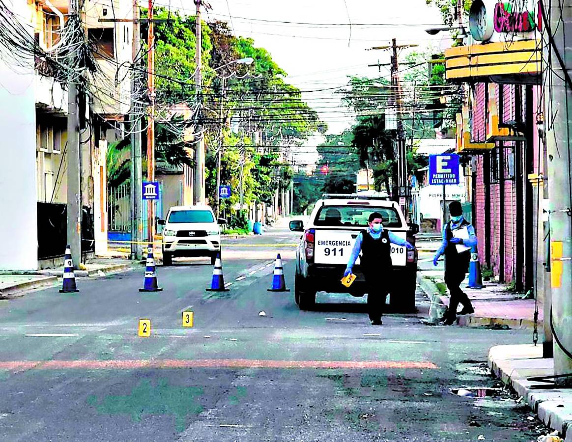 Crimen en hotel: ¿Cómo mató un huésped a policía con arma de un guardia?