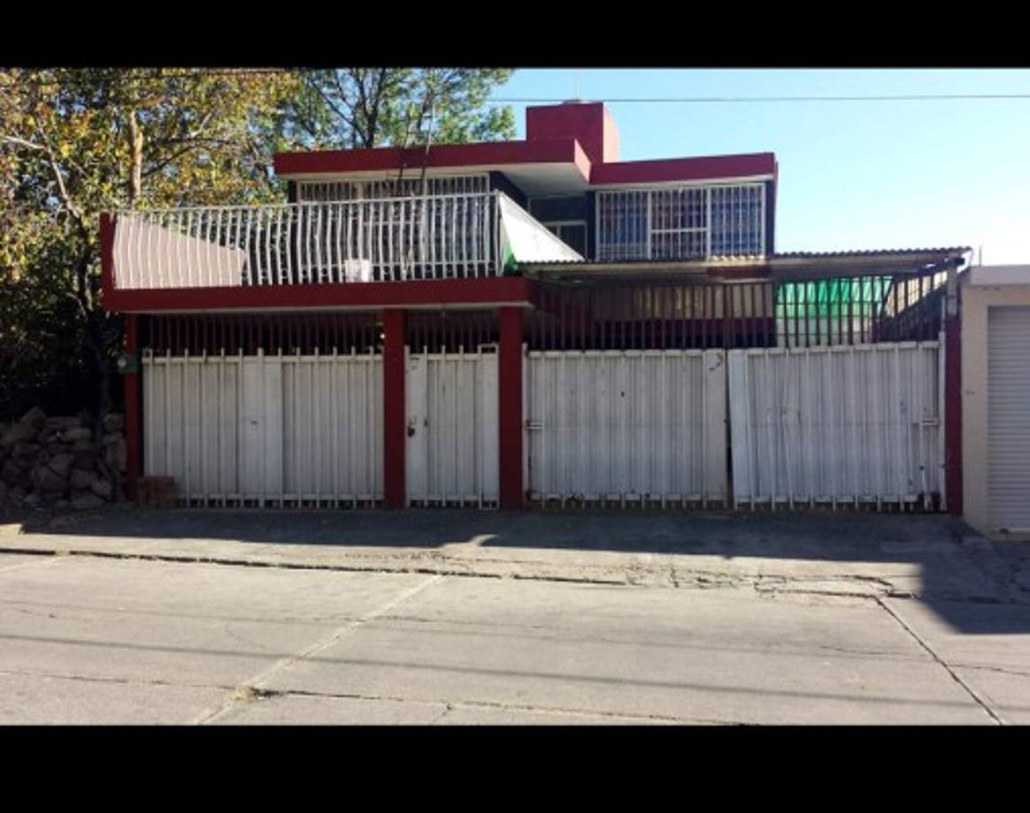 En esta casa fue hallado en la madrugada del viernes el líder de Los Caballeros Templarios.