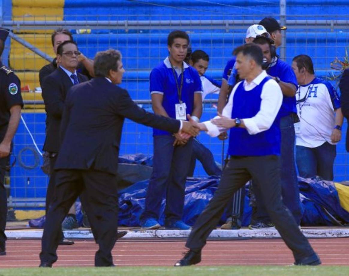 Paisanos, pero rivales. El técnico mexicano Juan Carlos Osorio le ganó el duelo a su par, el colombiano Jorge Luis Pinto.