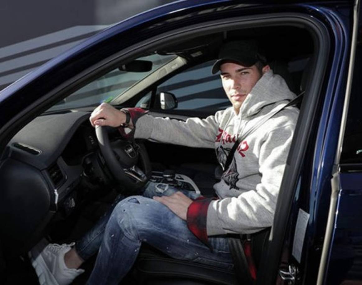 Luca Zidane eligió el modelo Q7 50 TDI quattro tiptronic en color azul navarra con un precio de 74110 euros.