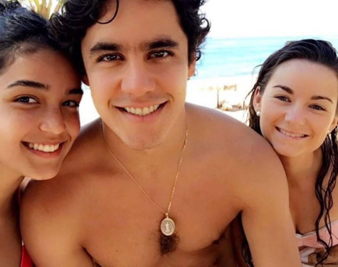 Por otra parte, algunos comentaron a favor de su decisión de no depilarse, comentando: “Hay que lindo peluchito!!” , “Dejenlo. Él es guapísimo asi, cómo un osito bonito”.<br/>