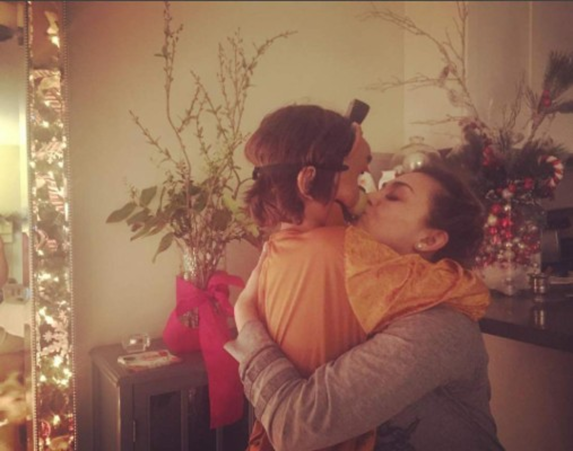 Aracely comparte en sus redes sociales fotos con sus hijos, siempre se ve muy amorosa y entregada al rol materno.