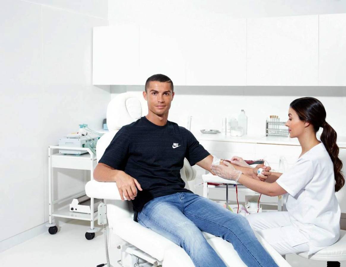 El futbolista portugués todos los años dona sangre.
