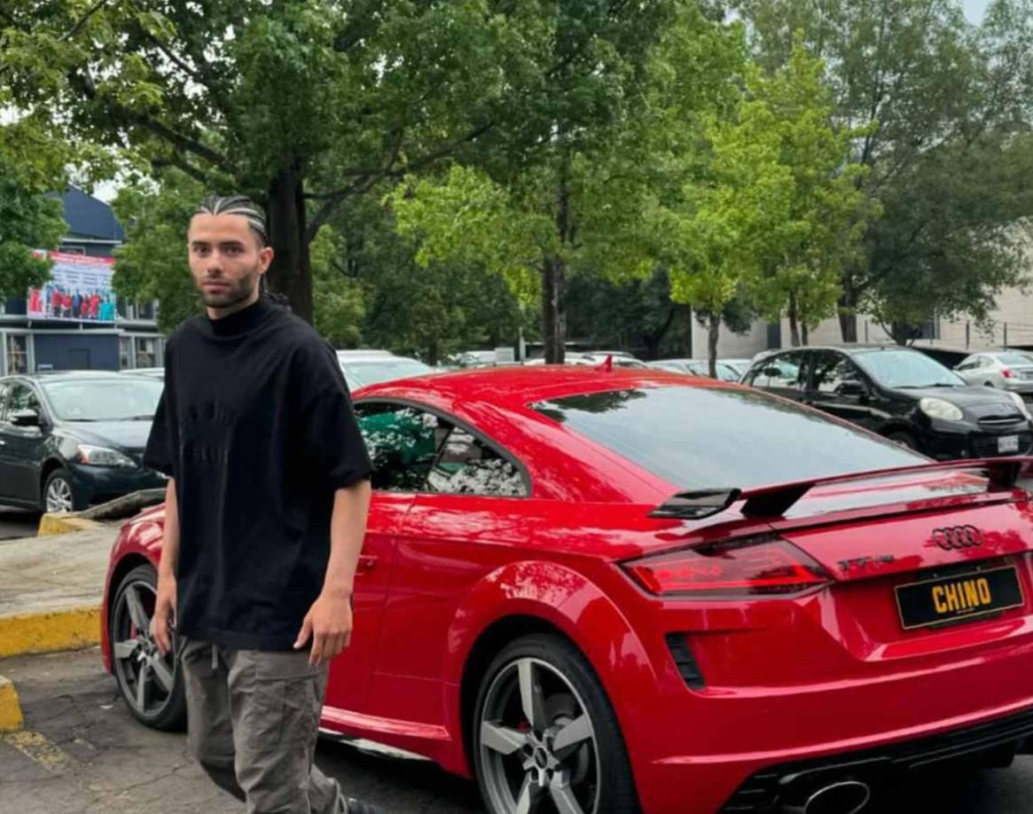 César Huerta hizo su debut profesional en la Liga MX en el 2018 con las camisetas de las Chivas bajo el mando del argentino Matías Almeyda.